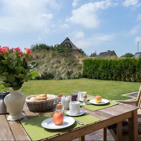 Doppelhaushaelfte Reetgefluester Vakantiehuis *