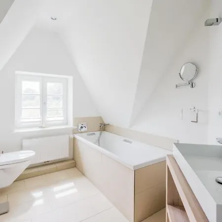 Doppelhaushaelfte Reetgefluester Vakantiehuis *